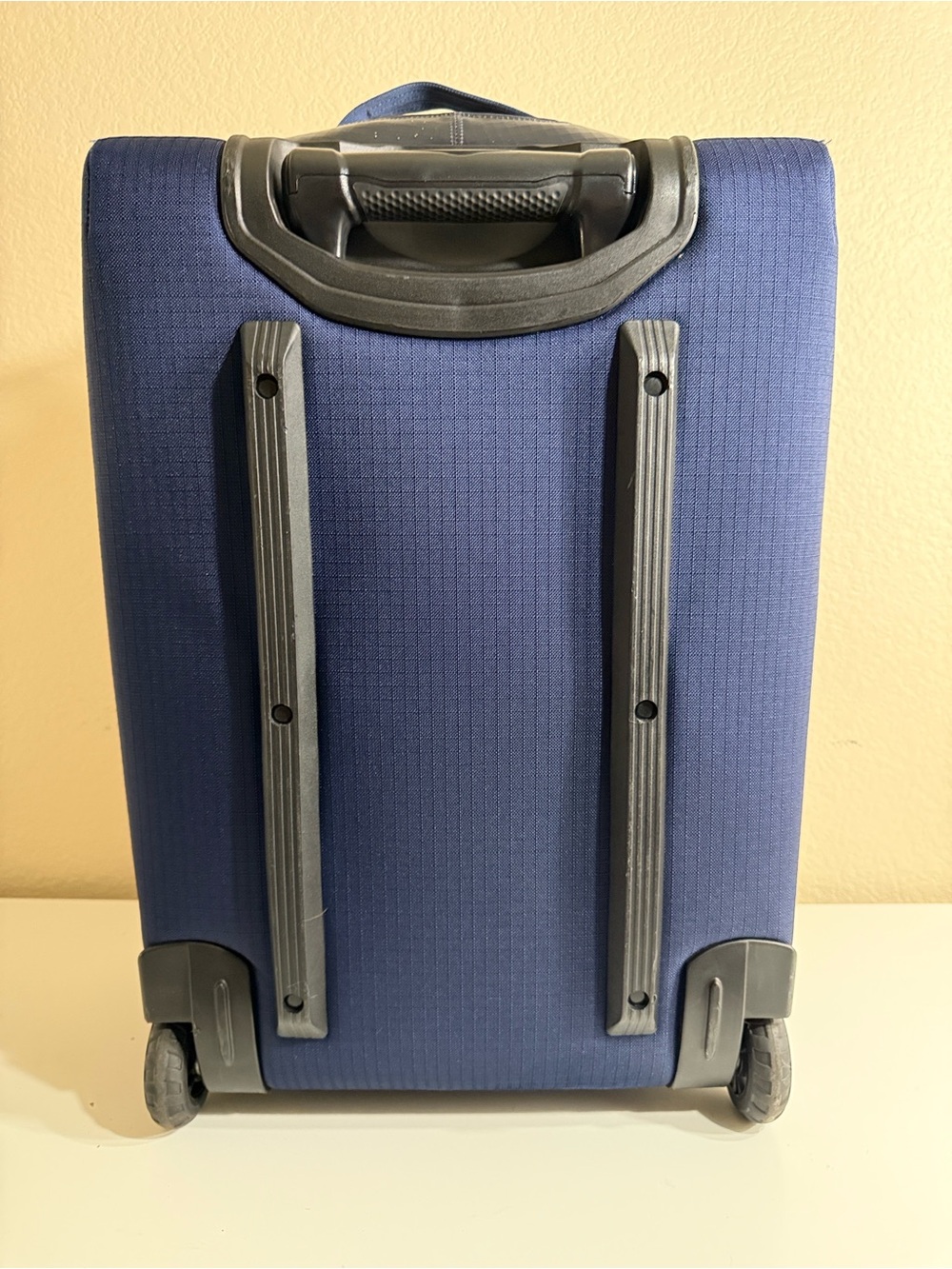 Patagonia Black Hole Wheeled Duffel 40L in “Big Sur” Blue (Retired) - Picture 5 of 14